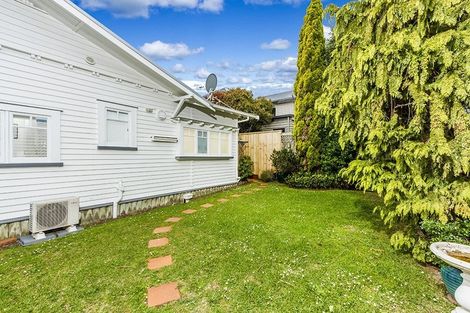 Photo of property in 2/40a Norwood Road, Bayswater, Auckland, 0622