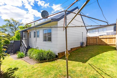 Photo of property in 72 Vodanovich Road, Te Atatu South, Auckland, 0610