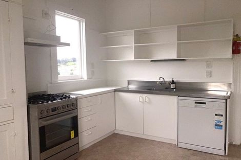 Photo of property in 15 Kenwyn Terrace, Newtown, Wellington, 6021