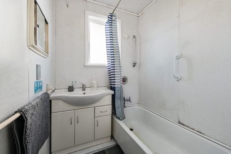 Photo of property in 43 Chapman Crescent, Naenae, Lower Hutt, 5011