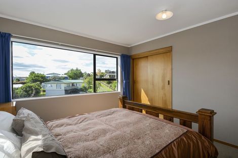 Photo of property in 17 Dunton Drive, Welcome Bay, Tauranga, 3112