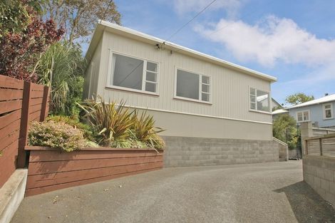 Photo of property in 64 Eden Street, Island Bay, Wellington, 6023