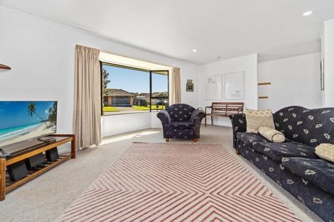Photo of property in 1 Frank Bunce Grove, Flat Bush, Auckland, 2019