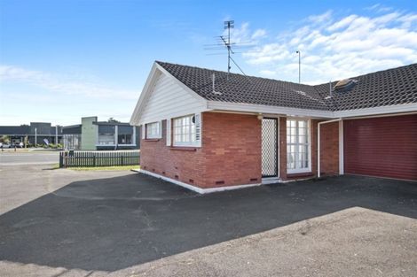 Photo of property in 1/27 Great South Road, Takanini, 2112