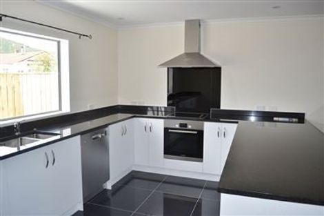 Photo of property in 33 Leighton Avenue, Waiwhetu, Lower Hutt, 5010