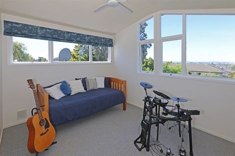 Photo of property in 4 Tasman Avenue, Henderson Valley, Auckland, 0614