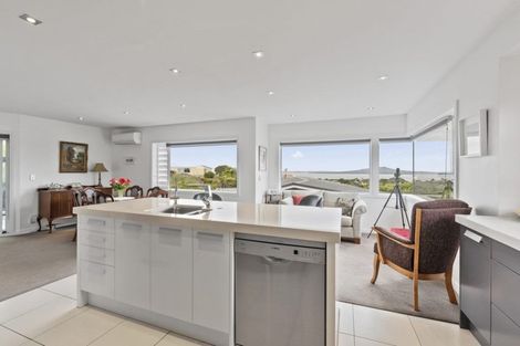 Photo of property in 37a Peter Terrace, Castor Bay, Auckland, 0620