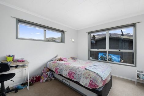 Photo of property in 23 Kennedy Crescent, Wanaka, 9305