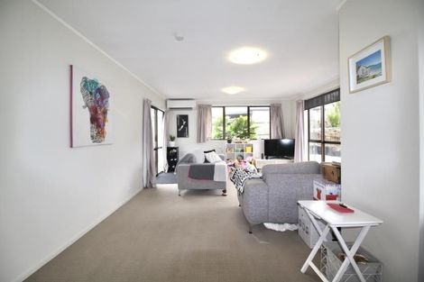 Photo of property in 1/8 Louise Place, West Harbour, Auckland, 0618