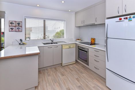 Photo of property in 2/12 Steeple Rise, Pakuranga, Auckland, 2010