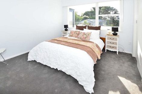 Photo of property in 2/599 Glenfield Road, Totara Vale, Auckland, 0629