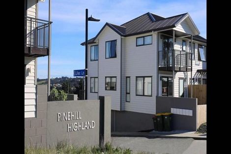Photo of property in 17 Peony Mews, Oteha, Auckland, 0632