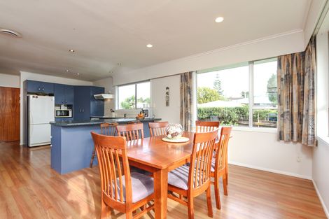 Photo of property in 39a Lyndhurst Road, Te Atatu South, Auckland, 0610