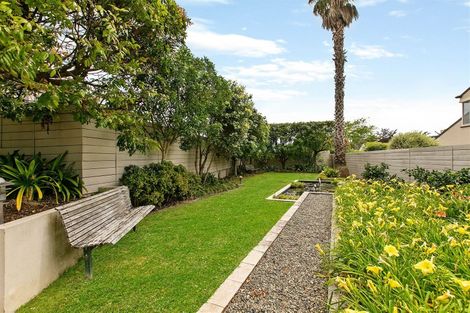 Photo of property in 2/2a Frieston Road, Milford, Auckland, 0620