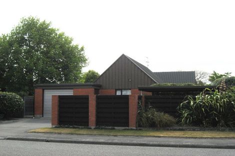 Photo of property in 5 Glenharrow Avenue Avonhead Christchurch City