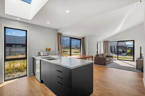 Photo of property in 22 Riley Street, Lake Hawea, 9382