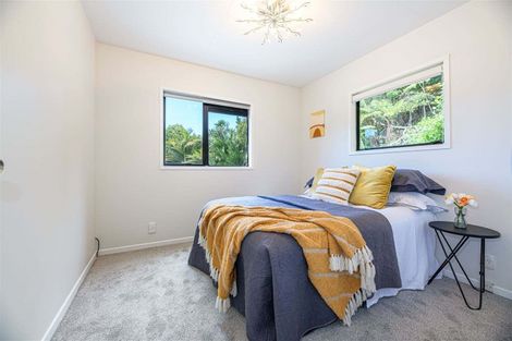 Photo of property in 1/8 Heatherleigh Rise, Northcross, Auckland, 0632