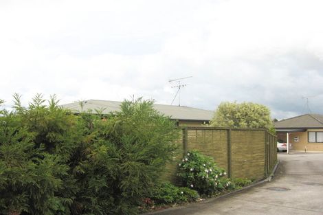 Photo of property in 16 Ussher Place, Pakuranga Heights, Auckland, 2010