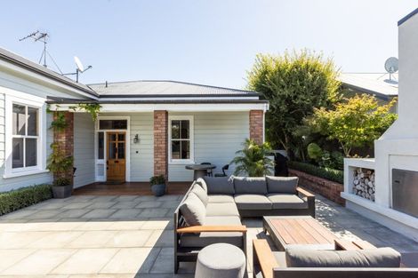 Photo of property in 1 Roslyn Road, Bluff Hill, Napier, 4110