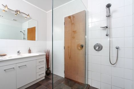 Photo of property in 39a Lyndhurst Road, Te Atatu South, Auckland, 0610