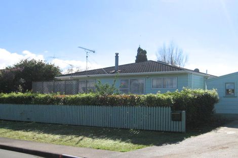 Photo of property in 1/9 Edgewater Grove, Orewa, 0931