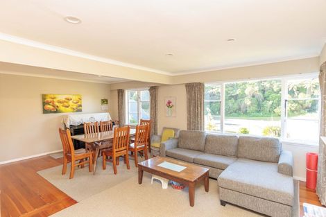 Photo of property in 92 Newlands Road, Newlands, Wellington, 6037