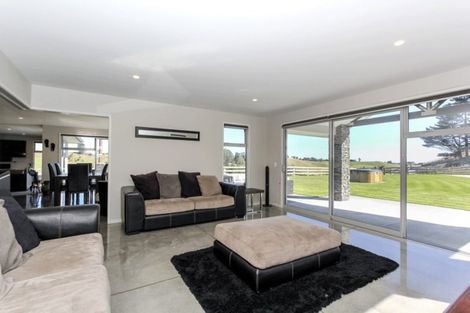 Photo of property in 652 Kelly Road, Lepperton, New Plymouth, 4373
