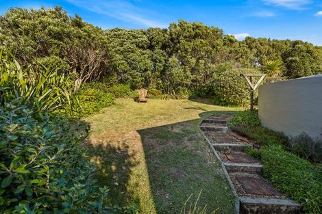 Photo of property in 42 Waitea Road, Muriwai, Waimauku, 0881