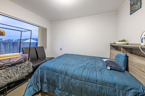 Photo of property in 2/27 Kopara Place, Clendon Park, Auckland, 2103