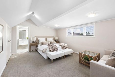 Photo of property in 9 Korau Road, Greenlane, Auckland, 1051