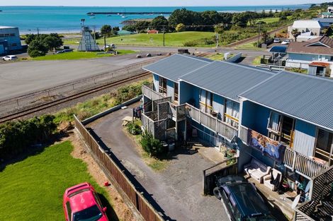 Photo of property in 38 Breakwater Road, Moturoa, New Plymouth, 4310