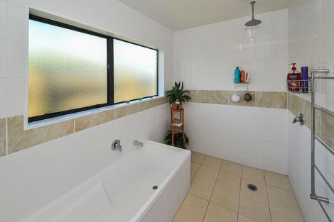 Photo of property in 3 Glenross Drive, Wattle Downs, Auckland, 2103