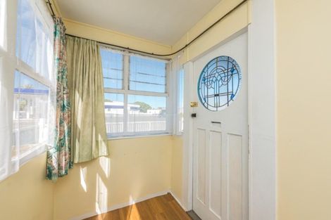 Photo of property in 16 Carlton Avenue, Gonville, Whanganui, 4501