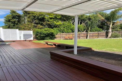 Photo of property in 8 Sandgate Avenue, Botany Downs, Auckland, 2010