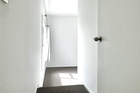 Photo of property in 2/44 Darren Crescent, Half Moon Bay, Auckland, 2012