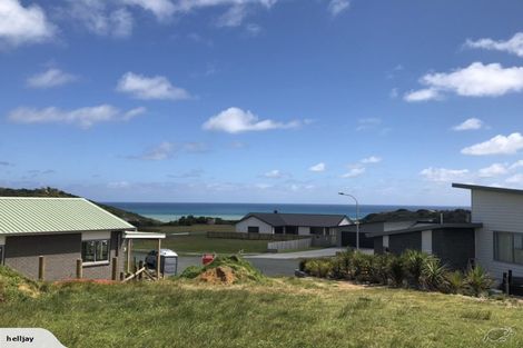 Photo of property in 6 Ambergris Place, Baylys Beach, 0377