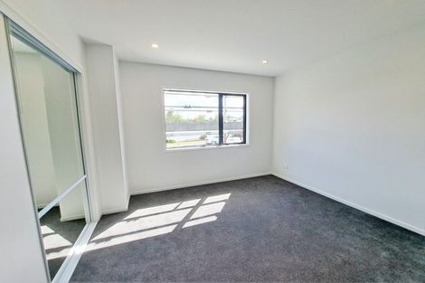 Photo of property in 2/47 Awaroa Road, Sunnyvale, Auckland, 0612