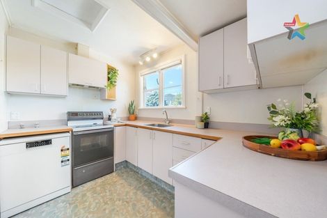 Photo of property in 4 Deans Grove, Taita, Lower Hutt, 5011