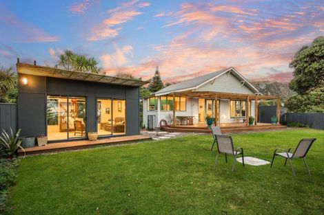 Photo of property in 137 Wellington Road, Paekakariki, 5034