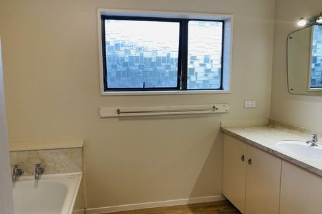 Photo of property in 1/60 Sandspit Road, Cockle Bay, Auckland, 2014