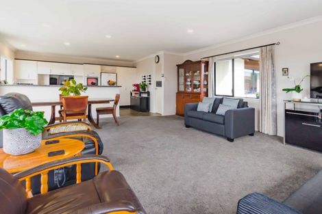 Photo of property in 11 Central Park, Paraparaumu Beach, Paraparaumu, 5032
