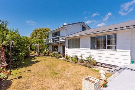Photo of property in 4 Elder Grove, Paraparaumu, 5032