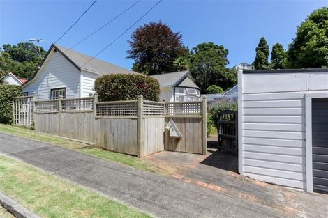 Photo of property in 24 Bracken Street, New Plymouth, 4310