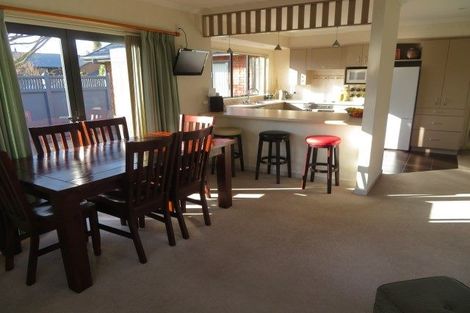 Photo of property in 12 Mana Place, Awapuni, Palmerston North, 4412
