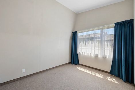 Photo of property in 8 Julian Place, Westown, New Plymouth, 4310
