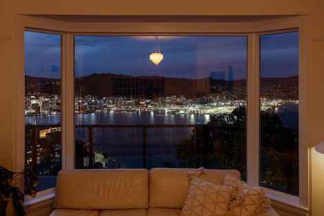 Photo of property in 53 Palliser Road, Roseneath, Wellington, 6011