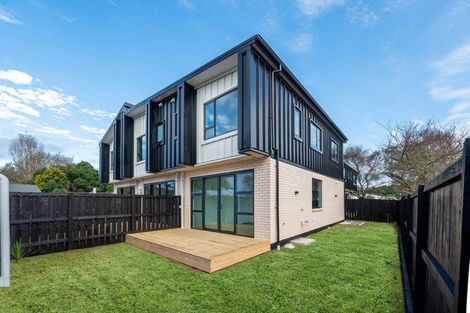 Photo of property in 2/9 Blanes Road, Weymouth, Auckland, 2103