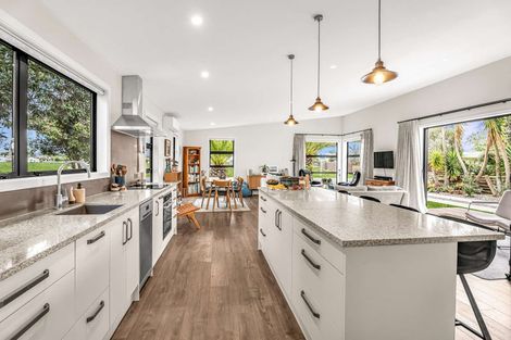 Photo of property in 17 Arthur Street, Whitianga, 3510