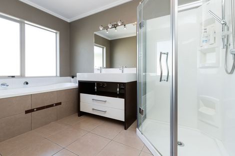 Photo of property in 5 Silkwood Place, Fitzherbert, Palmerston North, 4410