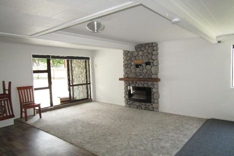 Photo of property in 13 Besley Place, Acacia Bay, Taupo, 3330